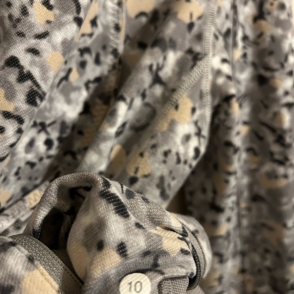 Lululemon Nice Asana Jacket Not So Petite Fleur Silver Spoon/Ambient Grey - Picture 4 of 5